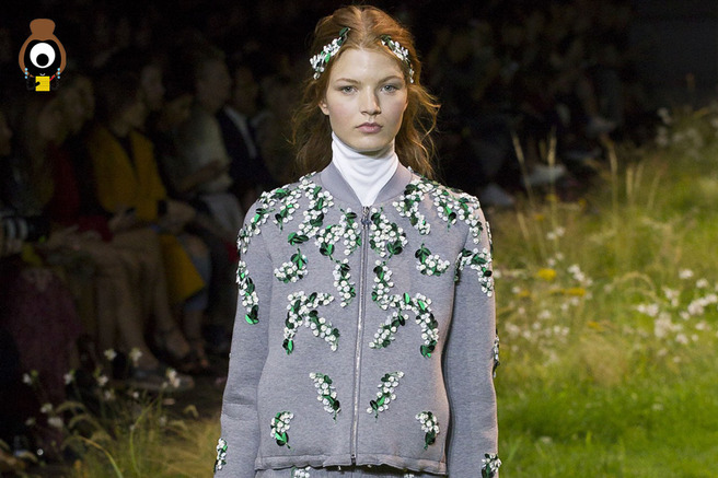 #SuzyPFW: Moncler Gamme Rouge  Fencing Blades at Versailles