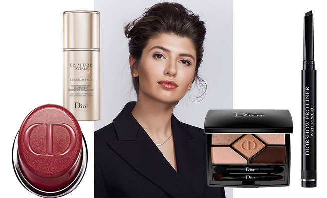  : Social Editor Vogue   